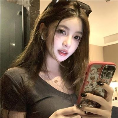 穿黄靴子的女孩
